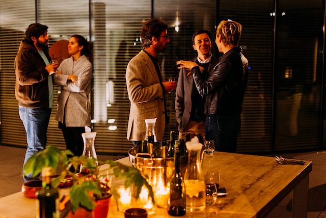 group-of-people-starting-an-online-bookkeeping-business 