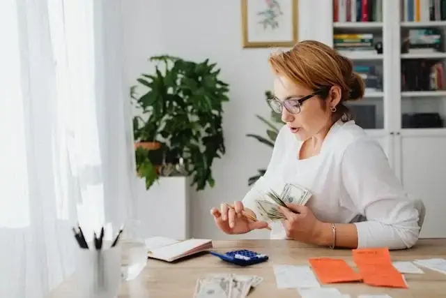 business women managing money